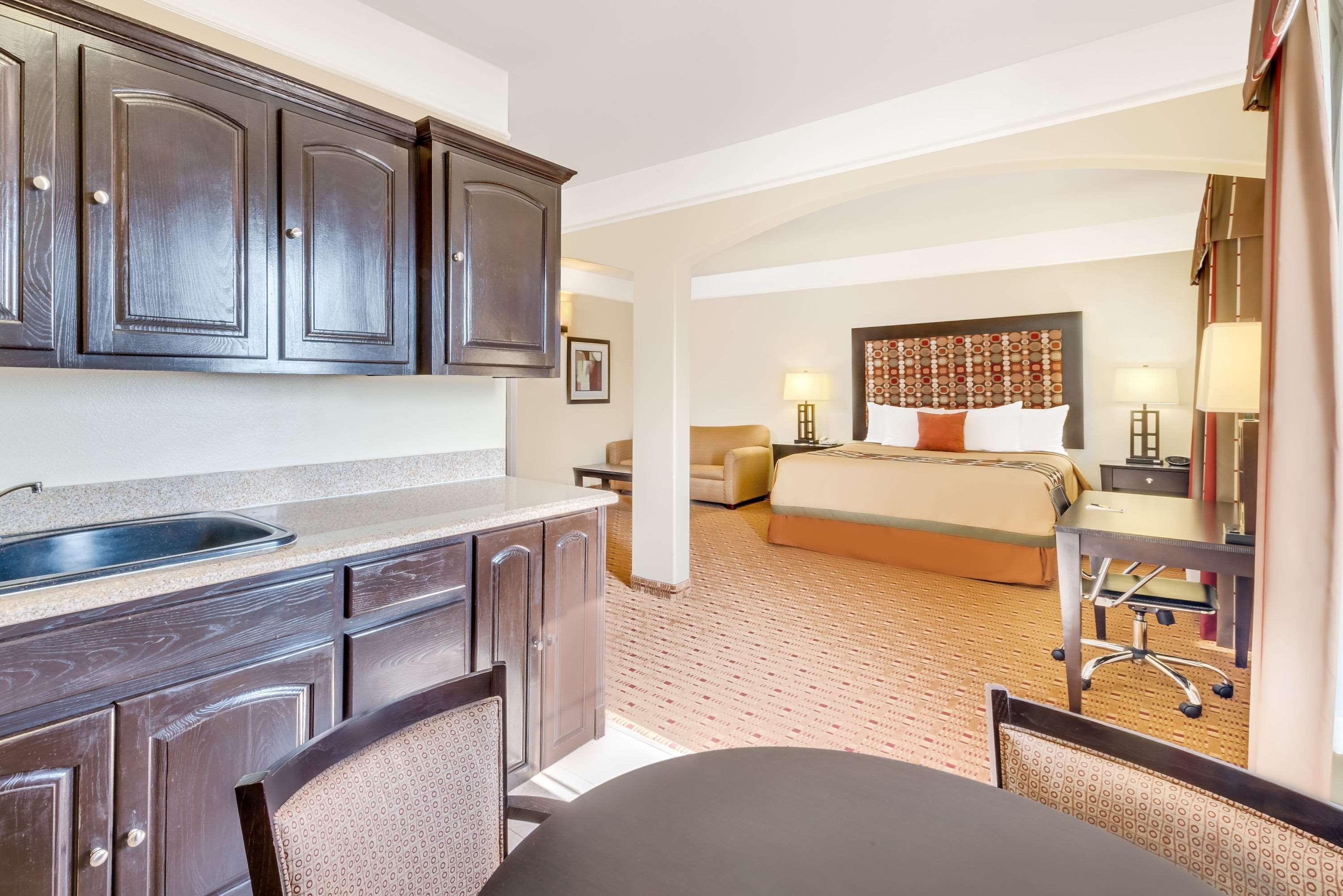 Super 8 By Wyndham Hidalgo At La Plaza Mall & Mcallen Airport Exterior foto
